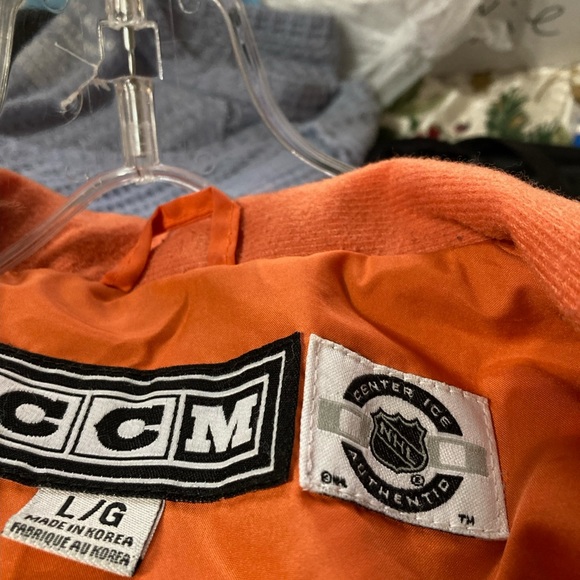 Men’s size large NFL Flyers windbreaker coat great condition - Picture 3 of 3